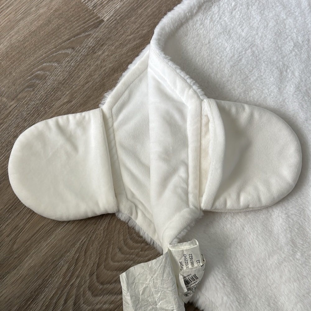 Pillowfort White Unicorn Hooded Blanket🎉 - Picture 4 of 7